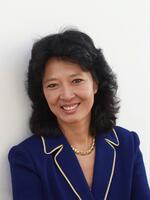 Della Lin Portrait